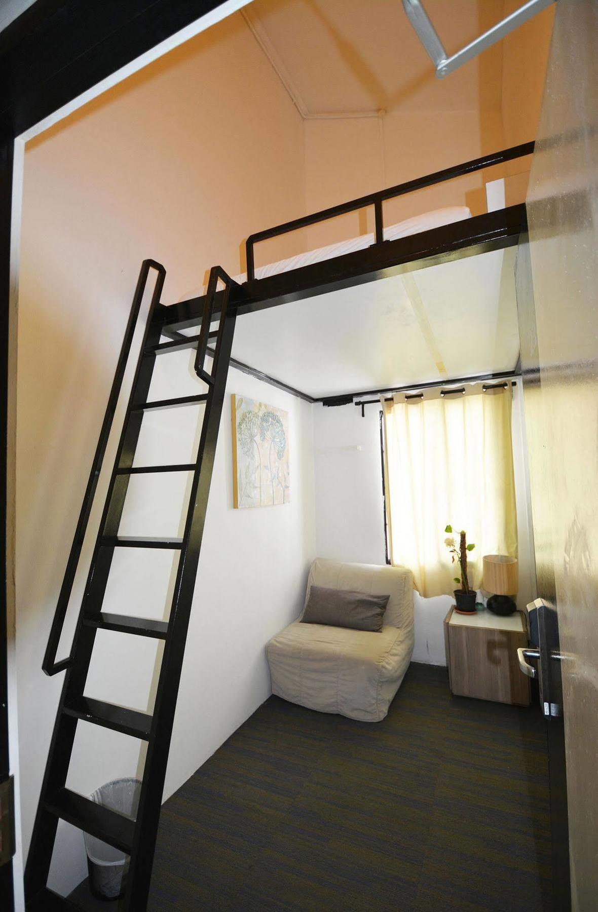 Asrama 5footway.inn Project Chinatown 2 *